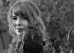 photo portrait visage femme noir et blanc