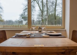 Photo de présentation d'une table de restaurant