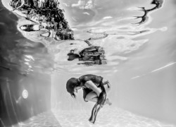 photo underwater noir et blanc