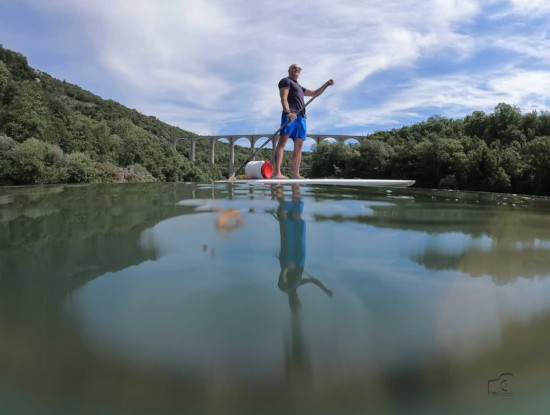 Photo paddle sur une rivière